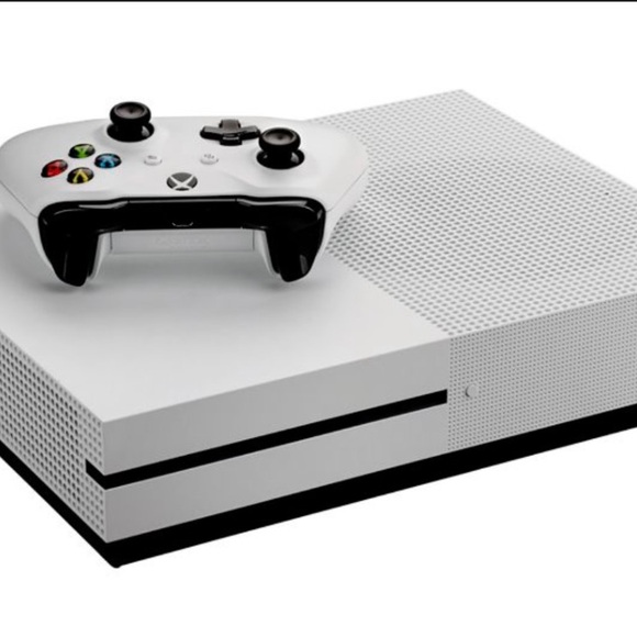 Used Xbox one S top of line working condition one controller power and hdmi cord